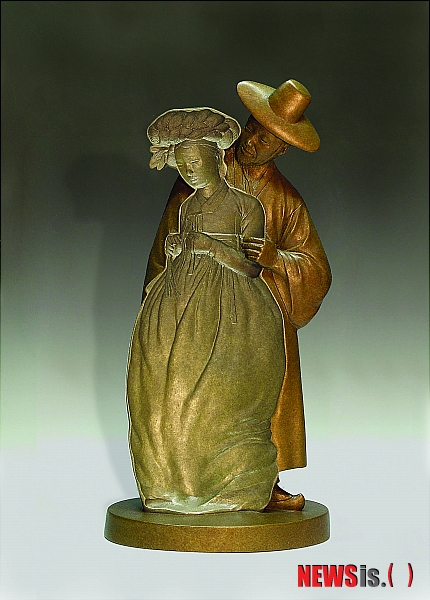 【서울=뉴시스】국경오 작 ‘RELATION·23×13×45㎝·Bronze·2010’