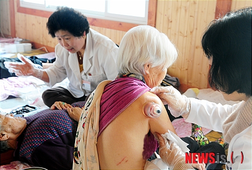 [평창=뉴시스] 한방진료. 해당 사진은 기사 내용과 관련이 없습니다. (사진=뉴시스 DB). photo@newsis.com 