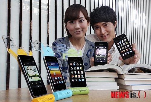 【서울=뉴시스】박정규 기자 = 삼성전자는 휴대성을 높인 3.65인치 화면과 다양한 교육 컨텐츠를 갖춘 보급형 스마트 플레이어 '갤럭시 플레이어 3.6'을 국내에서 출시한다고 13일 밝혔다.(사진=삼성전자 제공) photo@newsis.com