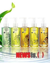 【서울=뉴시스헬스/뉴시스】 25일 네이처리퍼블릭은 포레스트가든 클렌징오일 5종을 새롭게 구성해 출시했다. (사진=네이처리퍼블릭 제공) 서민지 기자 mingseo@newsishealth.com