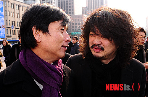 [서울=뉴시스]유시민 전 노무현재단 이사장과 방송인 김어준씨. 뉴시스DB marrymero@newsis.com