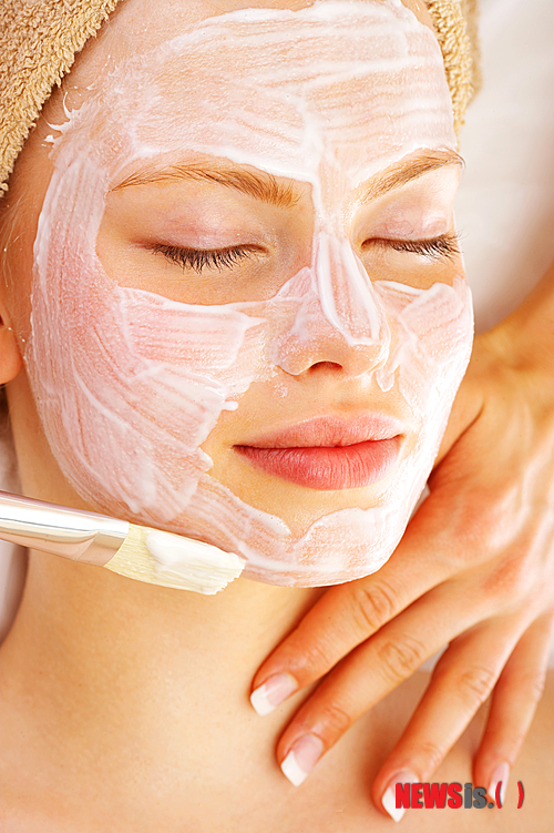 【서울=뉴시스】유희연 기자 = 발효천연비누 브랜드 키스마이스킨은 13일, 기미·주근깨 개선에 도움을 줄 수 있는 한방차와 한방천연팩 만들기 방법을 소개했다.(사진=키스마이스킨 제공0&nbsp; lovely_jh@newsis.com 