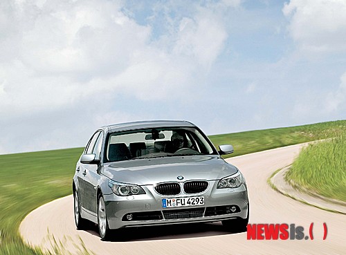 【서울=뉴시스】BMW 코리아는 3월2일까지 전국 BMW 공식 딜러 서비스센터에서 구형 5시리즈 및 X5 모델을 위한 리프레쉬 캠페인을 실시한다고 15일 밝혔다.(사진=BMW 코리아 제공) photo@newsis.com