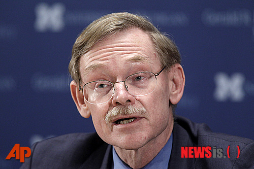 【앤아버(미시간)=AP/뉴시스】로버트 졸릭 세계은행 총재가 지난해 10월19일 미시간 주 앤아버 소재 미시간대학에서 연설하고 있다. 졸릭 총재는 15일 자신의 임기(5년) 마지막일인 오는 6월30일 물러난다고 밝혔다. 