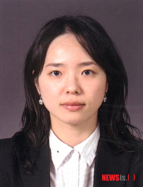 【서울=뉴시스】서울중앙지검은 올 상반기 검사 인사에서 공안1부, 강력부, 특수부에 여성 검사를 배치했다고 19일 밝혔다.&nbsp; 공안1부와 강력부는 부 설립 이후 최초로 여성검사를 발탁했고, 특수1부는 2005년 2월 이후 7년 만에 여성 검사를 배치했다.&nbsp; 검찰은 2차장 산하 공안 1부에 권성희 검사(사법연수원 34기), 3차장 산하 특수1부에 김민아 검사(사연 34기), 강력부에 김연실 검사(사연 34기)를 각각 발탁해 배치했다. (사진= 서울중앙지방검찰청 제공)&nbsp; photo@newsis.com