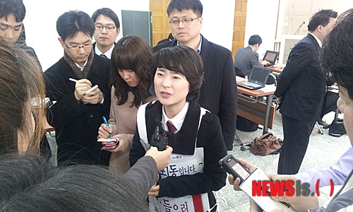 【서울=뉴시스】20일 부산시당에서 열린 새누리당 공천 현장면접에 참가한 손수조 부산 사상구 예비후보가 기자들의 질문에 답하고 있다. photo@newsis.com