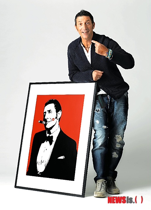 【서울=뉴시스】김정환 기자 = 옷 잘 입는다는 남자들 사이에 '나쁜남자 팔찌', '포멀 밀리터리 룩', '섹시 트렌치코트' 등이 트렌드로 자리잡았다.&nbsp; 이 같은 패션코드 유행의 배후에는 일본잡지 '레옹'이 있다. 일본남성들의 패션과 라이프스타일을 바꾸며 '레옹족'이라는 신조어를 낳은 남성 라이프스타일 매거진이다. 