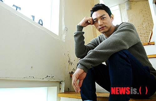 【서울=뉴시스】강진형 기자 = 영화 '가비'의 배우 주진모가 8일 오후 서울 종로구 삼청동 한 카페에서 인터뷰 전 포즈를 취하고 있다.&nbsp; marrymero@newsis.com