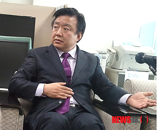 【대전=뉴시스】조명휘 기자 = 4·11총선에서 민주통합당 비례대표 출마설이 돌았던 대전문화산업진흥원 이효정 원장(51)이 19일 오후 대전시청 기자실을 들러