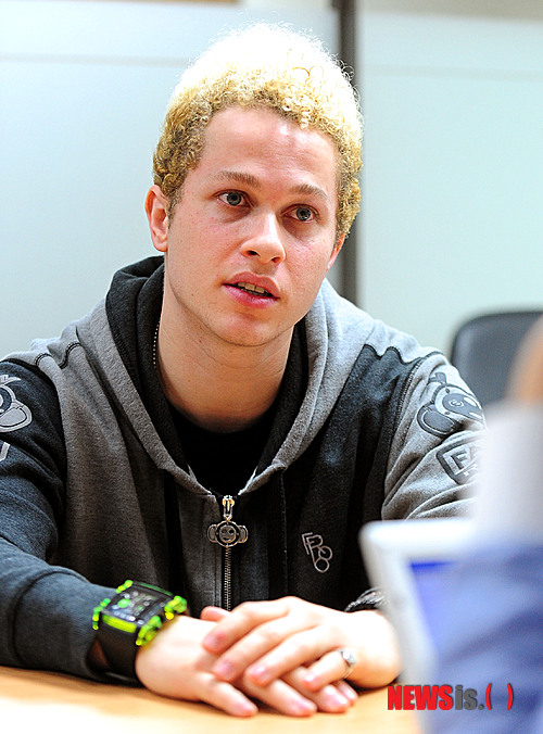 【서울=뉴시스】박동욱 기자 = Mnet '슈퍼스타K 3' 출신 크리스 고라이트리가 20일 오후 서울 충무로 뉴시스 본사에서 취재진과 인터뷰를 하고 있다. fufus@newsis.com