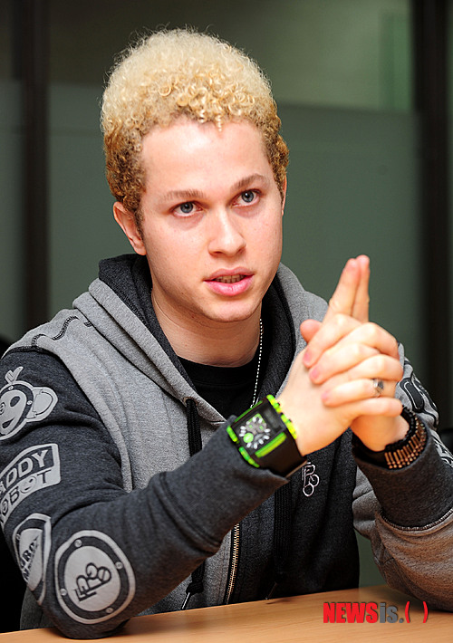 【서울=뉴시스】박동욱 기자 = Mnet '슈퍼스타K 3' 출신 크리스 고라이트리가 20일 오후 서울 충무로 뉴시스 본사에서 취재진과 인터뷰를 하고 있다.&nbsp; fufus@newsis.com