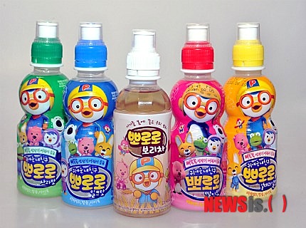 【서울=뉴시스헬스/뉴시스】 팔도는 우리 보리로 만든 어린이 음료 '뽀로로 보리차'(가운데)를 출시했다. (사진=팔도 제공) 정해훈 기자 ewigjung@newsishealth.com