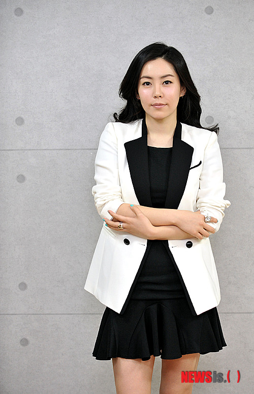 【서울=뉴시스】홍찬선 기자 = 영화 '화차'에서 명품조연이라는 평가받고 있는 배우 배민희가 21일 오후 서울 중구 충무로 뉴시스 스튜디오에서 인터뷰를 하고 있다. mania@newsis.com