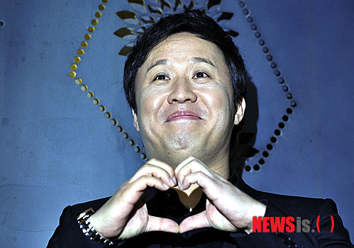 【서울=뉴시스】홍찬선 기자 = 방송인 정준하가 2일 오전 서울 강남구 청담동의 한 음식점에서 결혼발표기자회견을 갖고 있다.&nbsp;&nbsp; mania@newsis.com