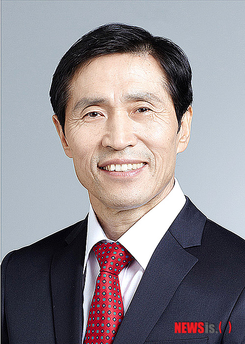 【군포=뉴시스】이승호 기자 = 4·11 총선 군포시 선거구에 출마해 국회의원 배지를 거머진 민주통합당 이학영 당선자.&nbsp; jayoo2000@newsis.com