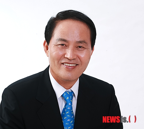 【화성=뉴시스】김기원 기자 = 경기 화성갑 새누리당 고희선 당선자는 “선거운동 기간 중 보여주신 뜨거운 격려와 성원에 깊은 감사드린다”고 당선소감을 12일 밝혔다.&nbsp; kkw517@newsis.com 