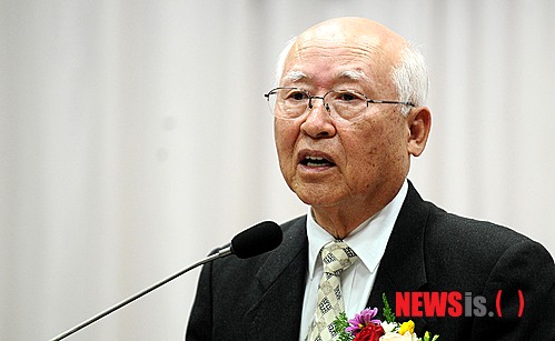 【서울=뉴시스】박종민 기자 = 20일 오후 서울 종로구 YMCA 강당에서 열린 한겨레아리랑연합회 제5대 이사장 취임식에서 이윤구 신임 이사장이 취임사를 하고 있다.&nbsp; jmc@newsis.com