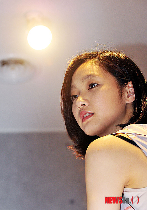 【서울=뉴시스】홍찬선 기자 = 영화 '은교'에서 열연을 펼친 배우 김고은이 24일 오후 서울 중구 충무로 뉴시스에서 인터뷰를 갖고 포즈를 취하고 있다. mania@newsis.com