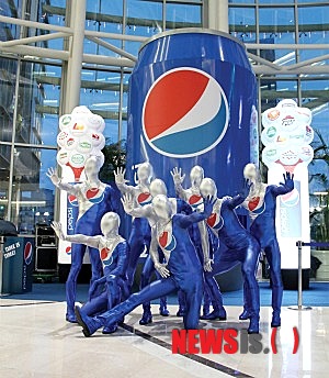 【서울=뉴시스헬스/뉴시스】 롯데칠성음료는 새롭게 선보이는 펩시맨과 함께하는 소비자 이벤트를 진행한다. (사진=롯데칠성음료 제공) 정해훈 기자 ewigjung@newsishealth.com