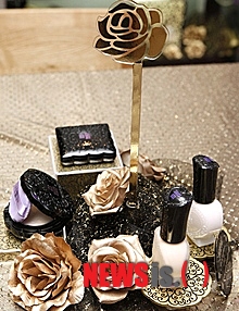 【서울=뉴시스헬스/뉴시스】 울트라 라이트 베이스 라인은 파운데이션과 프라이머, 리퀴드 파운데이션, 루스 컴팩트 파우더 등 총 4종으로 구성됐으며, 매끄럽고 촉촉한 메이크업을 도와준다. (사진=안나수이 제공) 서민지 기자 mingseo@newsishealth.com