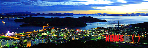 【서울=뉴시스】김정환 기자 = '2012 여수 엑스포로 떠나는 1박2일 가족여행.' 한국관광공사 선정 5월에 가볼 만한 곳의 주제다. 전주~익산, 하동~광양~여수, 보성~고흥~여수, 여수~남해~진주, 여수~순천 등 5개 코스를 추천했다. ace@newsis.com