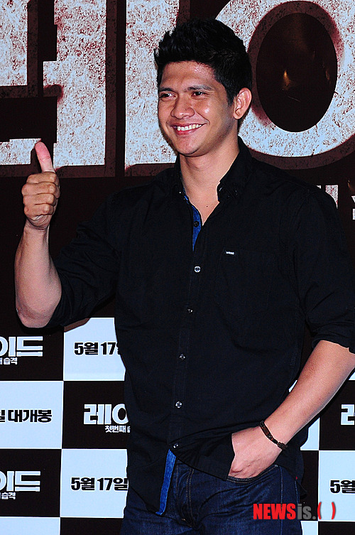 【서울=뉴시스】전신 기자 = 1일 오후 서울 한강로 3가 CGV 용산에서 열린 영화 '레이드 : 첫 번째 습격' 기자간담회에서 배우 이코 우웨이스가 포즈를 취하고 있다. photo1006@newsis.com