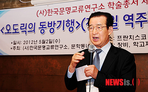 【서울=뉴시스】박문호 기자 = 문화교류학자 정수일 한국문명교류연구소 소장이 2일 오후 서울 중구 정동 프란치스코 교육회관 4층 대강의실에서 열린 '오도릭의 동방기행(오도릭 지음, 정수일 역주)' 출간기념회에서 소감을 말하고 있다. go2@newsis.com