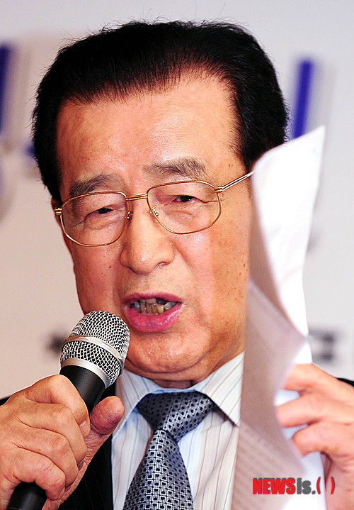 【서울=뉴시스】박문호 기자 = 문화교류학자 정수일 한국문명교류연구소 소장이 2일 오후 서울 중구 정동 프란치스코 교육회관 4층 대강의실에서 열린 '오도릭의 동방기행(오도릭 지음, 정수일 역주)' 출간기념회에서 소감을 말하고 있다. go2@newsis.com