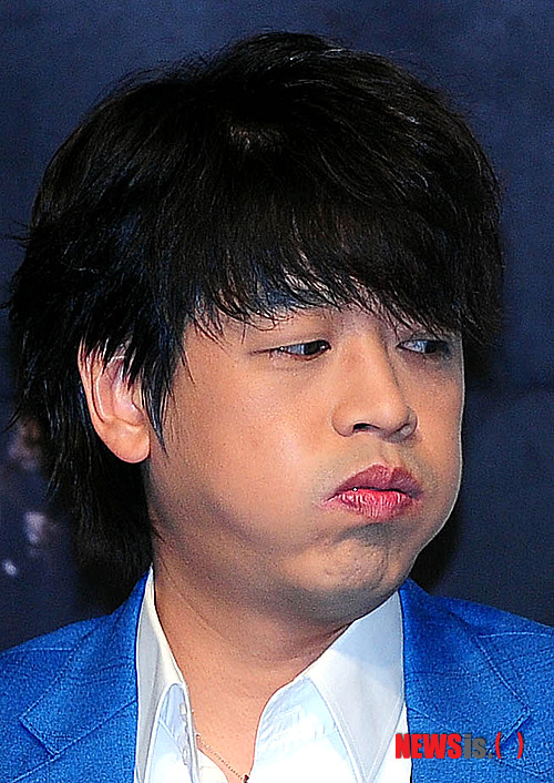 【서울=뉴시스】박문호 기자 = 배우 류시원이 3일 오후 서울 강남구 삼성동 라마다 서울 호텔에서 열린 종합편성채널 채널A의 월화 미니드라마 '굿바이 마눌(연출 김평중)' 제작발표회에서 한숨을 쉬고 있다.&nbsp; go2@newsis.com