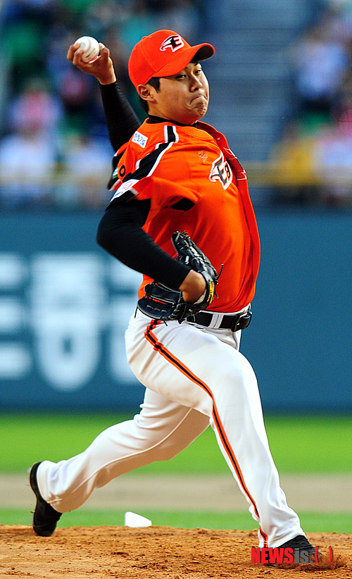 【서울=뉴시스】김인철 기자 = 3일 오후 서울 잠실야구장에서 열린 2012 팔도 프로야구 LG 트윈스와 한화 이글스의 경기에서 한화 선발 유창식이 역투하고 있다.&nbsp; yatoya@newsis.com