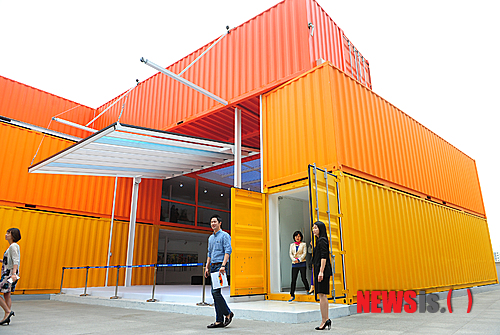 【서울=뉴시스】김인철 기자 = 30일 오전 서울 용산구 블루스퀘어에서 인터파크씨어터- 복합문화공간 아트스페이스 NEMO가 개관해 시선을 끌고 있다.&nbsp;&nbsp; yatoya@newsis.com