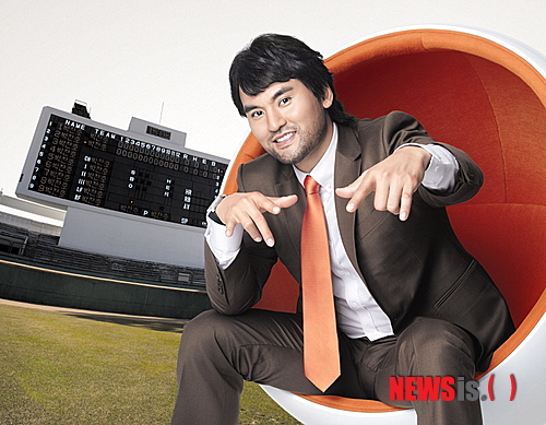 【서울=뉴시스】박찬호 선수가 랩으로 대한생명 ‘콕콕라이프’를 설명하는 광고의 한 장면. 