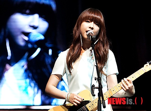 【서울=뉴시스】이재훈 기자 = "아이유 선배는 국민 여동생으로 사랑을 받는 가수인 만큼 '제2의 아이유'라는 수식어가 붙었을 때 너무 기뻤어요. 하지만 이제 막 데뷔하는 제게는 과분하지 않을까라는 생각이 들어요."&nbsp; realpaper7@newsis.com 