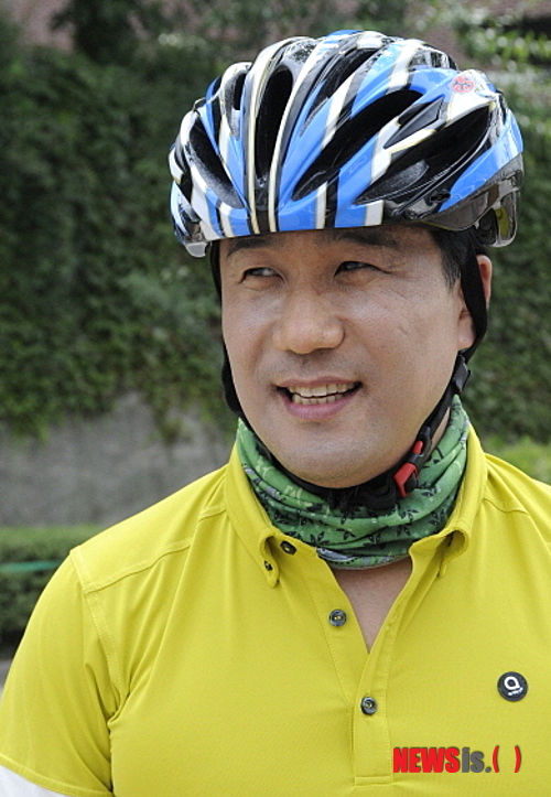 【진주=뉴시스】박세진 기자 = 경남 진주시 자전거연맹 원호영(47·사진) 회장은 9일 자전거 도시 진주의 자전거 명품코스를 개발하고 있다고 밝혔다.&nbsp;&nbsp;&nbsp; sjk@newsis.com 