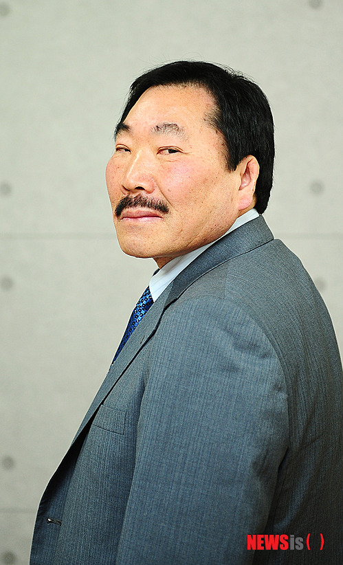 【서울=뉴시스】김기태 기자 = 용팔이 사건의 주역으로 알려진 김용남이 13일 오후 서울 중구 충무로 뉴시스 본사에서 인터뷰를 갖고 있다. 용팔이 사건은 1987년 통일민주당 창당대회를 폭력배들이 방해한 사건으로 전두환 정권의 지시로 안기부가 개입한 정치공작 사건이다. presskt@newsis.com