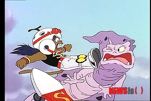 【서울=뉴시스】오제일 기자 = '맹꽁이 서당'의 만화가 윤승운(70)씨가 'SICAF 2012 코믹 어워드'를 받는다. 윤 화백은 1970년대 '두심이 표류기' '요철 발명왕' '굼봉이' 등 발명과 모험을 키워드로 풀어낸 작품으로 한국 명랑만화의 전성기를 이끌었다. 1983년부터는 만화잡지 '보물섬'에 '맹꽁이 서당'을 9년간 연재했고, 24년 만에 15권의 단행본을 완간했다. 순천대 만화애니메이션학과 석좌교수다. 'SICAF 2012 애니메이션 어워드'는 ㈜한호흥업의 김석기(69) 대표에게 돌아갔다. 김 대표는 '아기공룡 둘리' '옛날 옛적에' '날아라 슈퍼보드' 등을 기획·제작해 애니메이션 대중화에 힘썼다. 1997년 한국애니메이션제작자협의회 회장과 방송진흥원 애니메이션 운영위원을 지냈다. 2006년에는 SICAF 조직위원장을 맡았다. SICAF 2012 코믹 어워드와 애니메이션 어워드는 7월18일 SICAF 개막식에서 시상한다. kafka@newsis.com