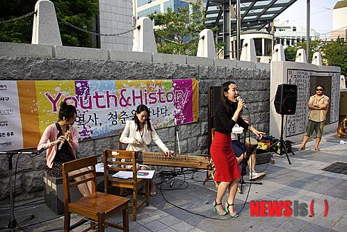 【부산=뉴시스】허상천 기자 = 부산 부민동 임시수도기념거리 일대가 매월 넷째 주 금요일엔 과거·현재·미래가 살아 숨쉬는 창조공간으로 변모한다. 부산시는 오는 22일 오후4시30분 신명나는 거리공연과 인문학토크콘서트 등 다양한 장르의 문화행사를 펼치는&nbsp; 대학로 문화기획 지원사업 ‘역사, 청춘을 만나다’ 프로젝트를 진행한다. (사진 = 부산시 제공)&nbsp;&nbsp; photo@newsis.com