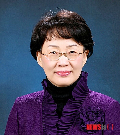 【창원=뉴시스】강경국 기자 = 경남대학교는 강옥주 식품영양학과 교수의 저서 '재미있는 식품미생물학'이 문화체육관광부로부터 우수 학술도서에 선정됐다고 4일 밝혔다. (사진=경남대학교 제공)&nbsp;&nbsp; kgkang@newsis.com