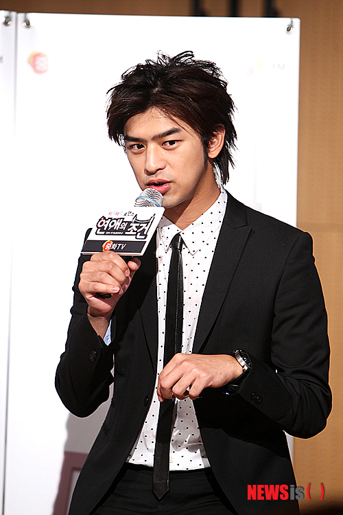 【서울=뉴시스】이예슬 기자 = 케이블채널 중화TV 드라마 '연애의 조건'의 주인공 천보린(29·陳柏霖)이 팬들을 만나기 위해 한국을 찾았다.&nbsp; 타이완 출신 천보린은 저우제룬(33·周杰倫)과 함께 현지 톱스타로 자리잡고 있다. 1999년 드라마 '강도여천사'로 데뷔한 이래 드라마 '연애공황증'과 '연애의 조건' 등으로 여심을 사로잡았다. 지난해에는 영화배우 판빙빙(31·范冰冰)과 출연한 영화 '관음산'(Buddha Mountain)으로 호평을 받기도 했다.&nbsp; ashley85@newsis.com