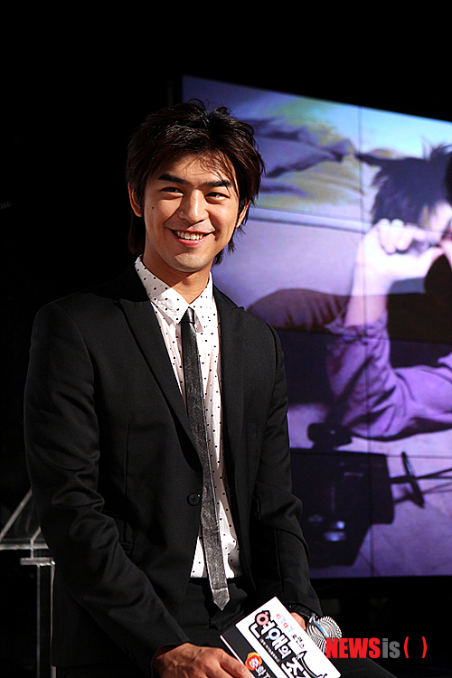 【서울=뉴시스】이예슬 기자 = 케이블채널 중화TV 드라마 '연애의 조건'의 주인공 천보린(29·陳柏霖)이 팬들을 만나기 위해 한국을 찾았다.&nbsp; 타이완 출신 천보린은 저우제룬(33·周杰倫)과 함께 현지 톱스타로 자리잡고 있다. 1999년 드라마 '강도여천사'로 데뷔한 이래 드라마 '연애공황증'과 '연애의 조건' 등으로 여심을 사로잡았다. 지난해에는 영화배우 판빙빙(31·范冰冰)과 출연한 영화 '관음산'(Buddha Mountain)으로 호평을 받기도 했다.&nbsp; ashley85@newsis.com