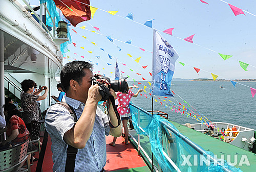 【서울=뉴시스】김정환 기자 = 중국인 2만5000명이 400억원을 들고 온다.&nbsp; 한국관광공사는 다국적 다단계 판매기업인 중국 암웨이일용품 유한공사의 내년 5~6월 대규모 인센티브단체 여행 목적지로 전남 여수, 부산, 제주가 확정됐다고 15일 밝혔다.&nbsp; ace@newsis.com 