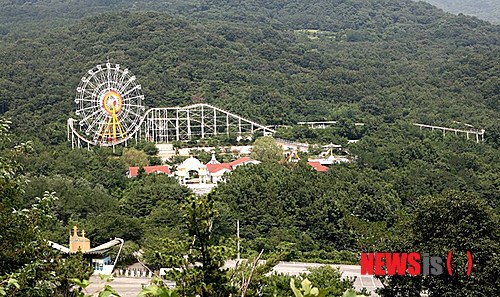 【김해=뉴시스】김상우 기자 = 26일 국내 내장객 1위인 가야CC를 인수한 부산상공인 컨소시엄 신어홀딩스와 김해시가 장기간 방치된 가야유원지 재개장을 두고 힘겨루기 양상을 보이고 있다. woo@newsis.com