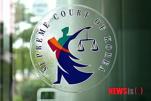 【강릉=뉴시스】김경목 기자 = 뇌물수수 및 정치자금법 위반 혐의로 구속 기소돼 재판 중인 김학기(65) 강원 동해시장 사건의 6차 심리공판이 오는 13일 오후 2시30분 춘천지법 강릉지원 216호 중법정에서 속행된다.&nbsp; photo31@newsis.com