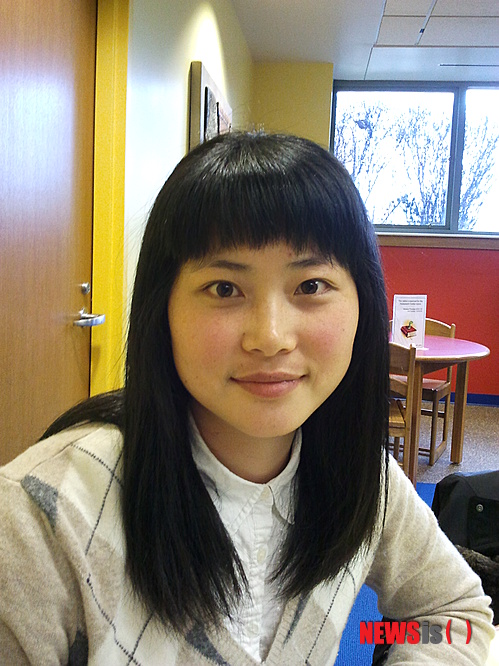 【진주=뉴시스】김영신 기자 = 19일 국립경상대학원 손건희(31·응용생명학부 환경생명과학부·사진)씨가 지난 5월 미국 미주리대에서 박사학위를 받은 데 이어 오는 24일 경상대 학위수여식에서도 박사학위를 받게 돼 한 논문으로 두 대학의 박사학위를 동시에 받는 첫 주인공이 됐다.(사진=경상대학교 제공)&nbsp; photo@newsis.com&nbsp;&nbsp;&nbsp;&nbsp;&nbsp;&nbsp; 