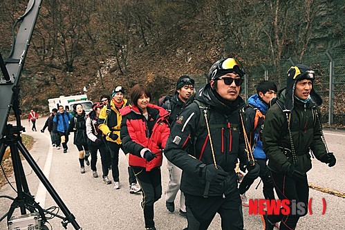 【서울=뉴시스】김정환 기자 = 우연도 이런 우연이….&nbsp; 30일 개봉하는 하정우(34)·공효진(32)의 리얼 로드 다큐멘터리 영화 '577 프로젝트'가 숫자 '577' 덕에 흥행성공을 자신하고 있다.&nbsp; ace@newsis.com