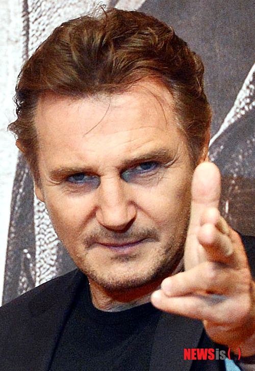 【서울=뉴시스】박문호 기자 = 배우 리암 니슨이 17일 오전 서울 용산구 한남동 그랜드하얏트 서울 그랜드볼룸에서 열린 액션 영화 '테이큰 2' 기자회견에서 포즈를 취하고 있다.&nbsp; go2@newsis.com
