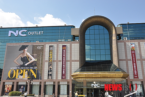 【대구=뉴시스】김재욱 기자 = 이랜드리테일은 21일 대구 산격동에 ‘NC 아울렛 엑스코점’을 오픈했다. (사진=이랜드리테일 제공) photo@newsis.com 