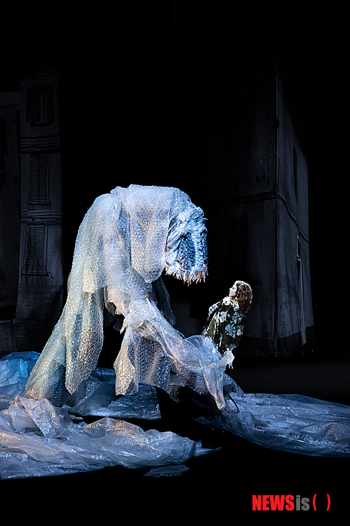 【서울=뉴시스】이재훈 기자 = 영국 출신의 전설적인 희극 영화감독 겸 영화배우 찰리 채플린(1889~1977)의 딸과 손녀가 한국에서 마임극을 선보인다.&nbsp; realpaper7@newsis.com 