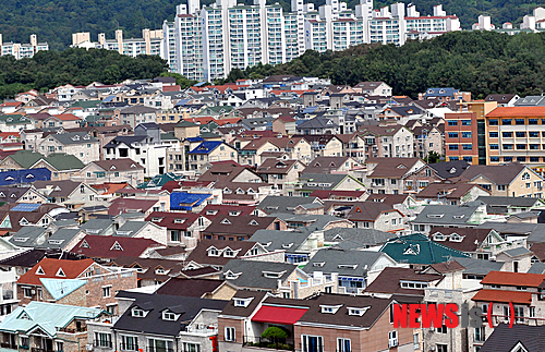 【전주=뉴시스】유영수 기자 = 전북 전주지역 택지개발 지역을 중심으로 우호 죽순 늘어난 원룸 때문에 갖가지 민원이 최래되고 있는 가운데 5일 오전 전북 전주시 완산구 효자동 서부신시가지 원룸 과밀화 지역 전경이다.&nbsp; yu0014@newsis.com
