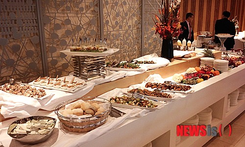 【서울=뉴시스】김정환 기자= 천고마비의 계절을 맞아 서울 시내 호텔들이 다채로운 음식 프로모션으로 호객하고 있다.&nbsp; ace@newsis.com